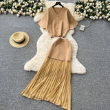 Light-Cooked Two-Piece Skirt 2025 Summer High-End Short-Sleeved Knitted Top High-Waisted Splicing 100-Folded Skirt