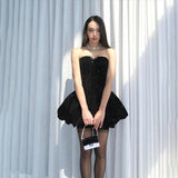 Fashion 2025 Autumn And Winter New Women's Style Sexy One-Character Collar Tective Tective Temperament To Close The Waist Dress